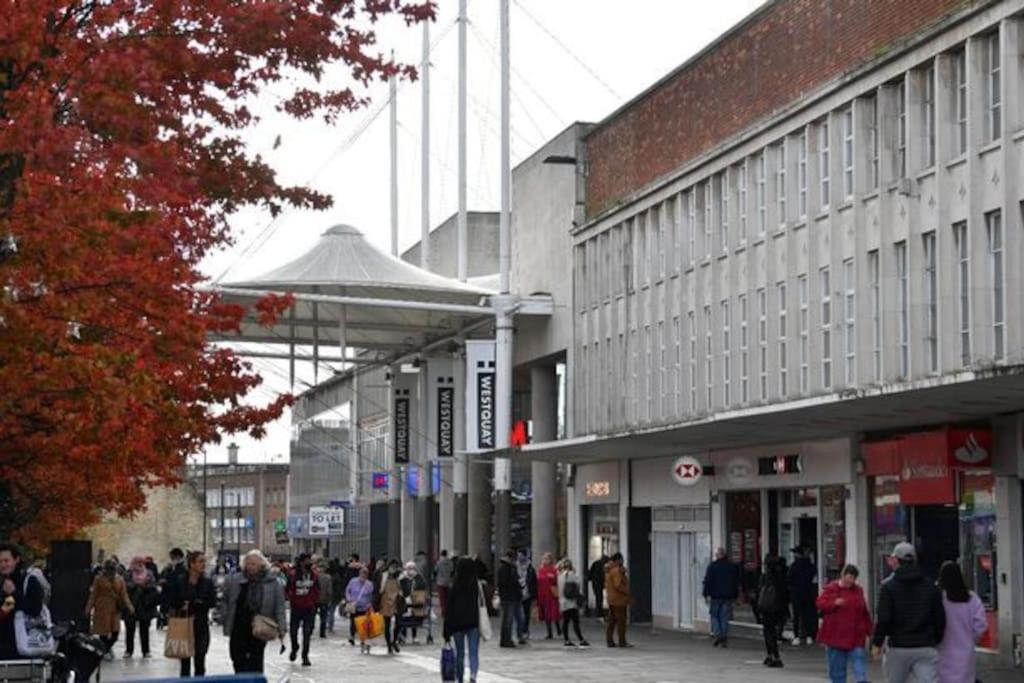 Welcome 4 Business Or Pleasure! Super Central Southampton 'City Vibes' # Stylish Apartment With Outside Space! 1-4 Guests Book Your City Break Or Pre-Cruise Stay! Close To Mayflower Theatre, Universities, Cruise Terminals, Hospitals & Shops! 외부 사진