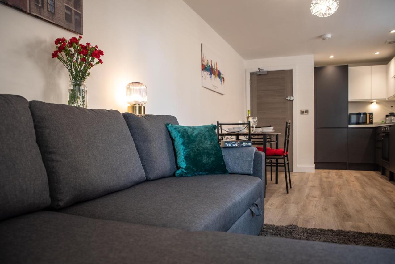 Welcome 4 Business Or Pleasure! Super Central Southampton 'City Vibes' # Stylish Apartment With Outside Space! 1-4 Guests Book Your City Break Or Pre-Cruise Stay! Close To Mayflower Theatre, Universities, Cruise Terminals, Hospitals & Shops! 외부 사진