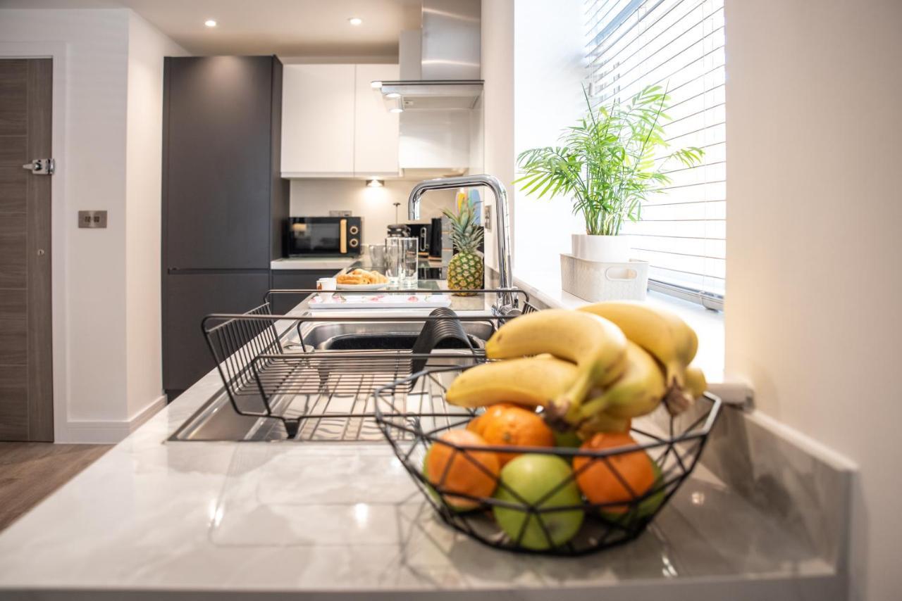 Welcome 4 Business Or Pleasure! Super Central Southampton 'City Vibes' # Stylish Apartment With Outside Space! 1-4 Guests Book Your City Break Or Pre-Cruise Stay! Close To Mayflower Theatre, Universities, Cruise Terminals, Hospitals & Shops! 외부 사진