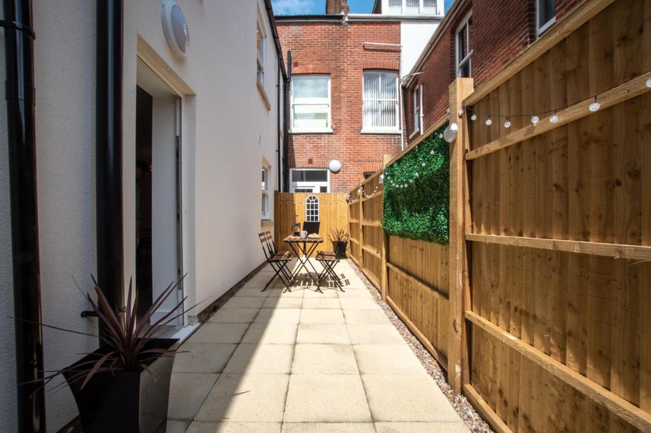 Welcome 4 Business Or Pleasure! Super Central Southampton 'City Vibes' # Stylish Apartment With Outside Space! 1-4 Guests Book Your City Break Or Pre-Cruise Stay! Close To Mayflower Theatre, Universities, Cruise Terminals, Hospitals & Shops! 외부 사진