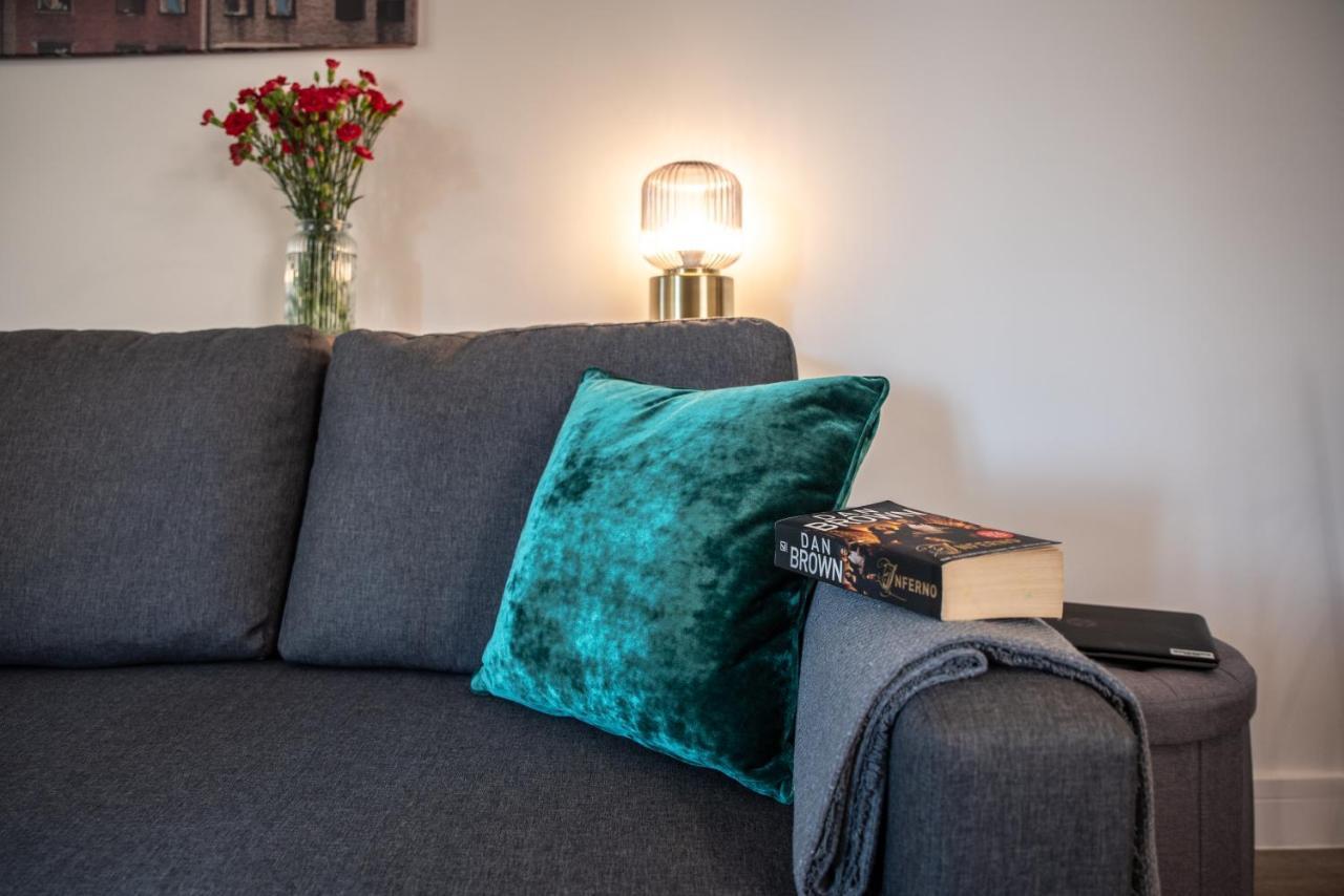 Welcome 4 Business Or Pleasure! Super Central Southampton 'City Vibes' # Stylish Apartment With Outside Space! 1-4 Guests Book Your City Break Or Pre-Cruise Stay! Close To Mayflower Theatre, Universities, Cruise Terminals, Hospitals & Shops! 외부 사진